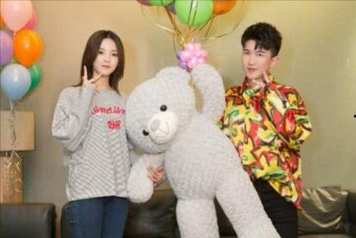 娱乐圈吃瓜背景图,揭秘幕后真相,吃瓜群众围观大戏